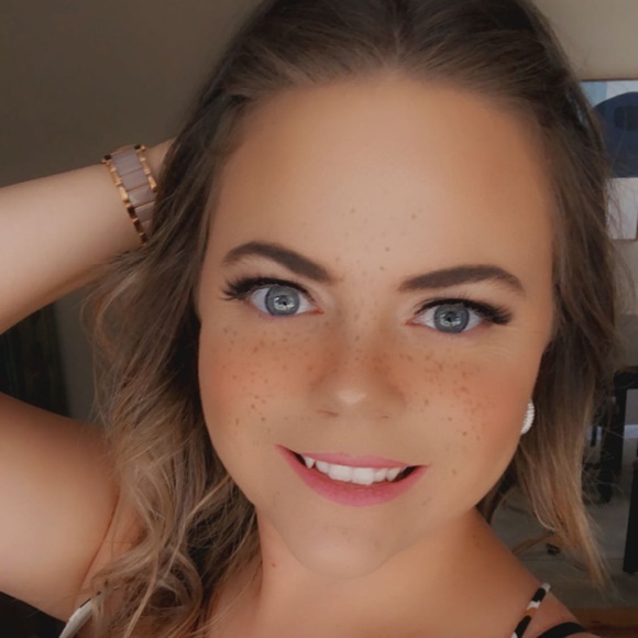 Meet Your Seller! 🌷💝👑 - Picture 4 of 5